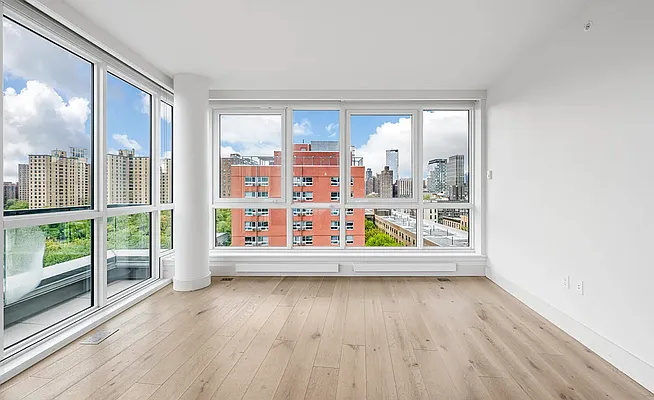 Rented by Manhattan Realty Group | media 25