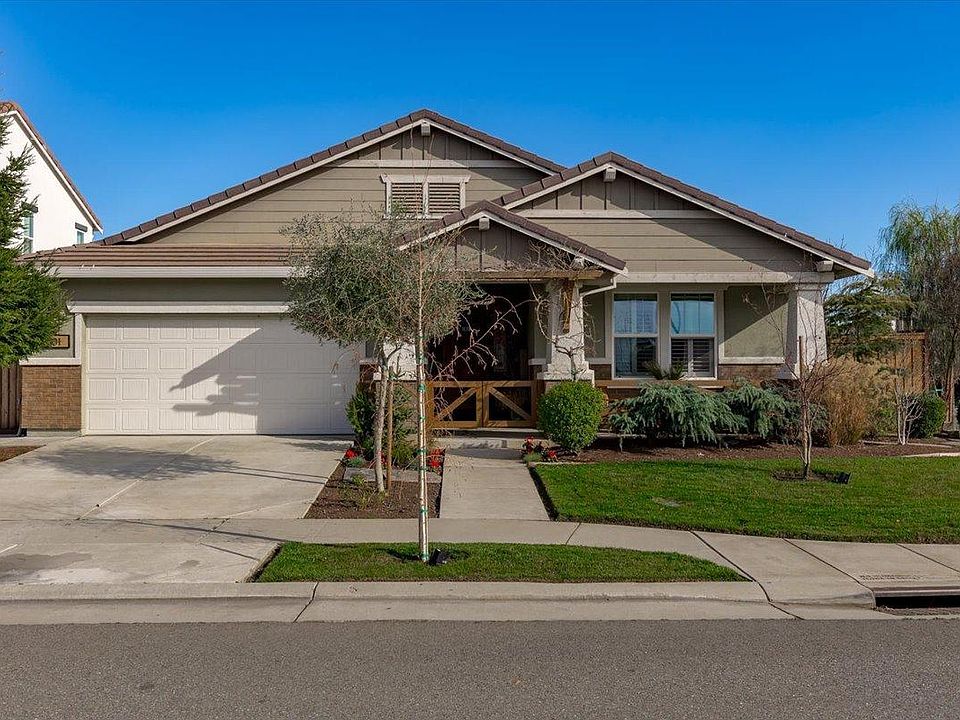 1st image of 501 Alessandria Pl