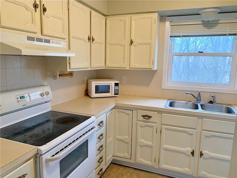 1st image of 17 Annette Ln