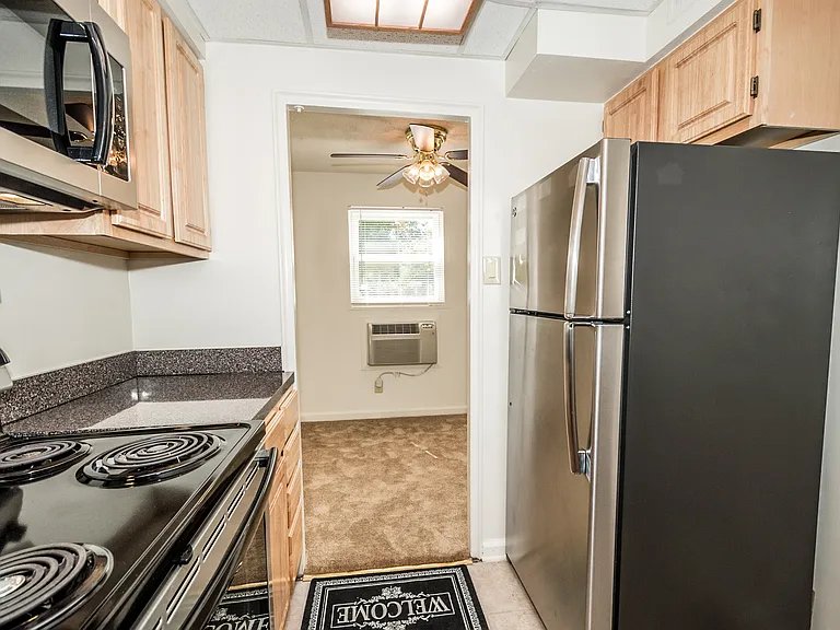 Willow Crest Apartments — Photo 7