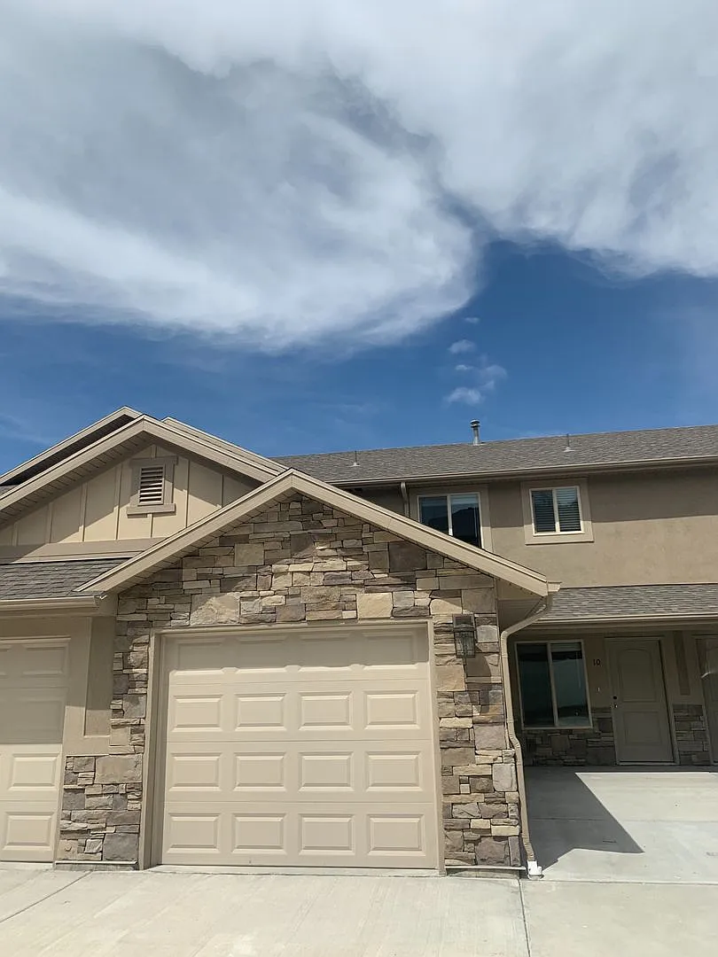 Move-In Special! 3 Bed 2.5 Bath Townhome + Attached Garage | 2 Weeks Free — Photo 1