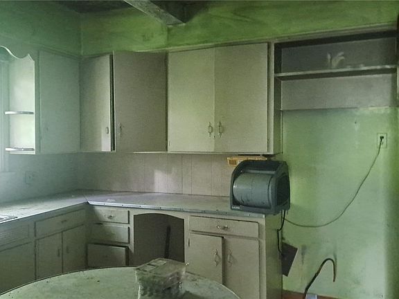 4th image of 224 Atcheson Ave