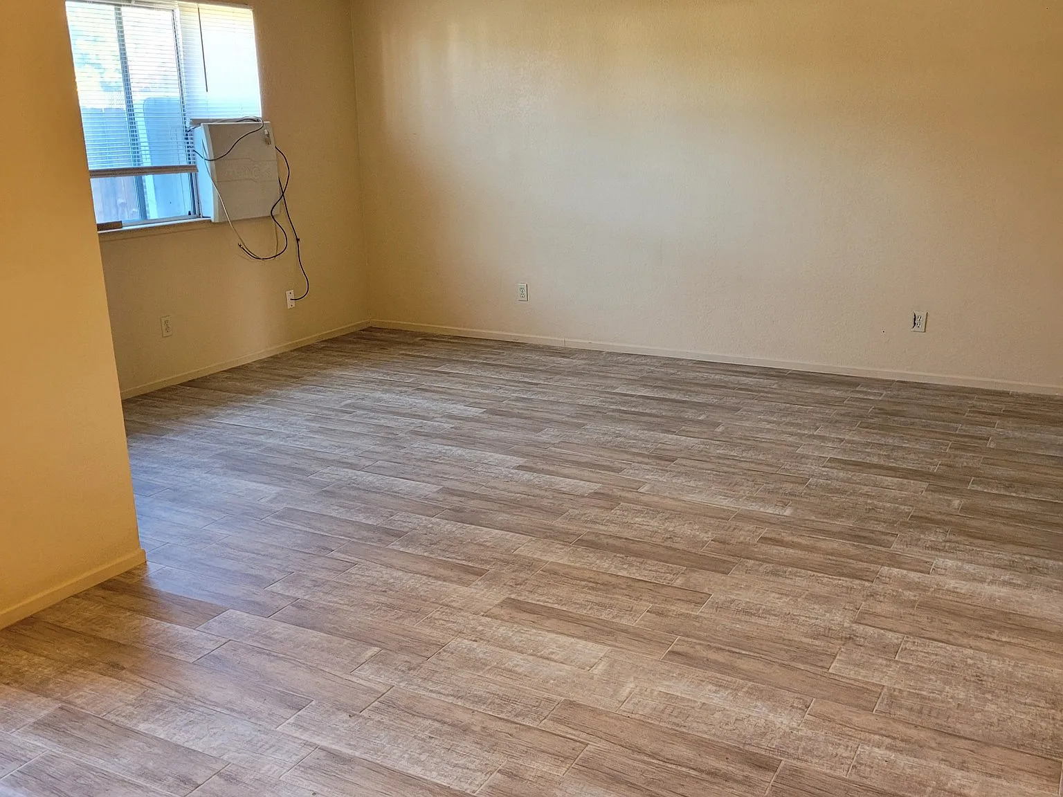 2 bed, 1.5 bath, 1050 sqft, $1,300 — Photo 1