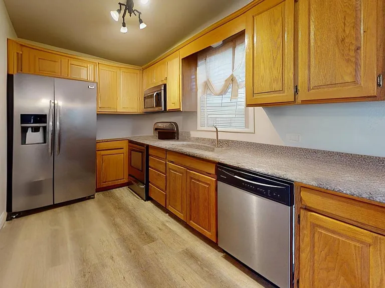1202 E Keller St — Photo 7