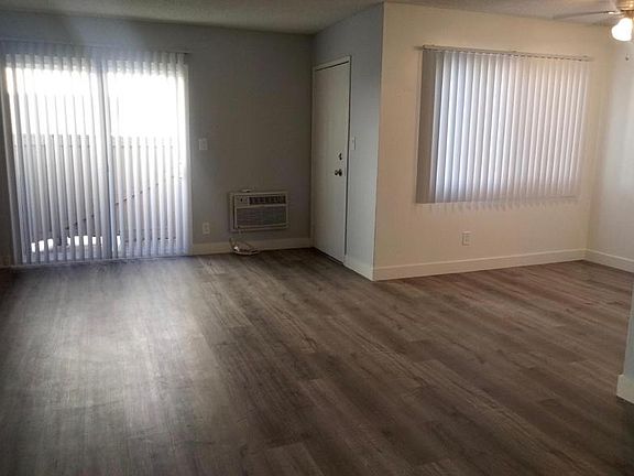 4th image of 11844 Hamlin St