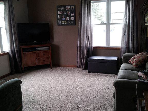 4th image of 310 E Dundas St