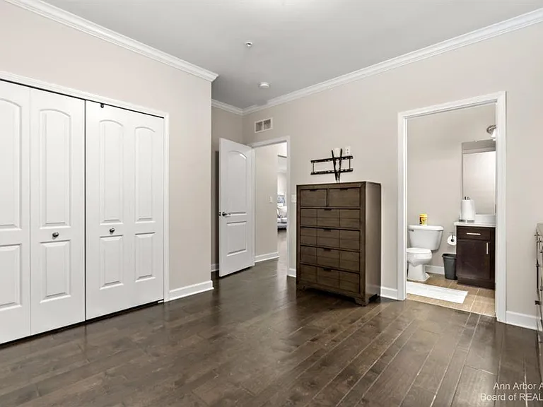 5570 Arbor Chase Dr — Photo 17