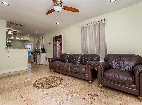 3rd image of 3225 Decomine Dr
