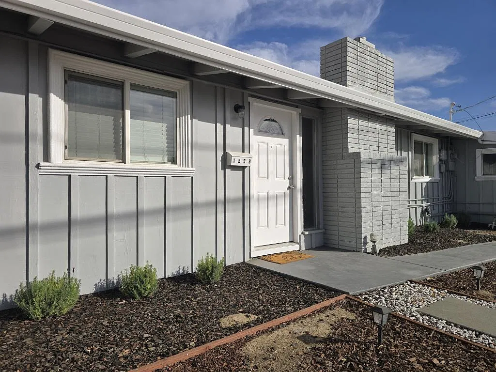 1238 Maryland Ave — Photo 2