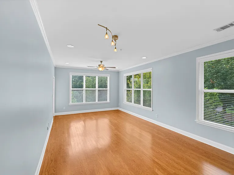 1000 E Woodlawn Rd #417 — Photo 9