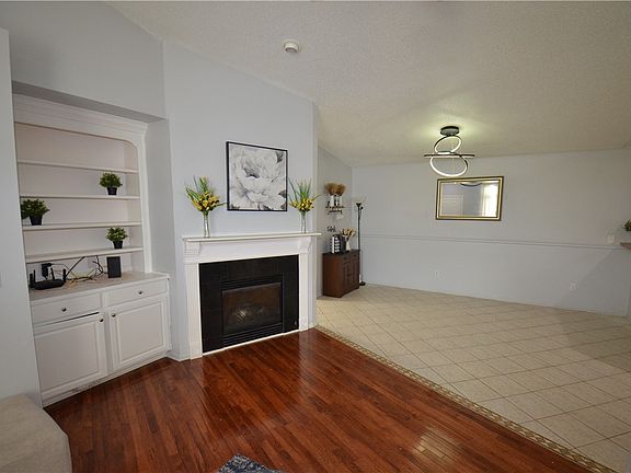 4th image of 9508 White Oak Ln