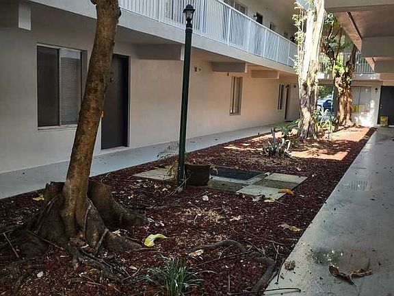 5th image of 1830 Maravilla Ave #814