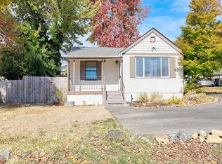 2072 NE Fairview Ave, Grants Pass, OR 97526