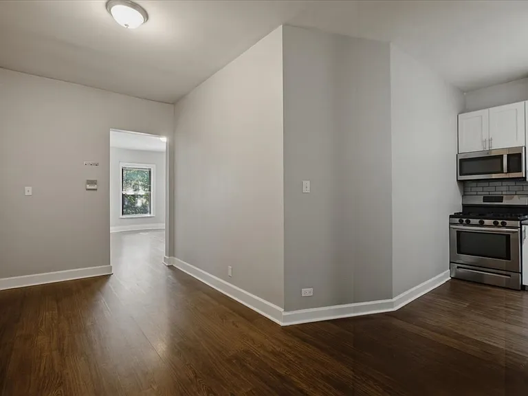 5020 S Blackstone Ave #204 — Photo 3