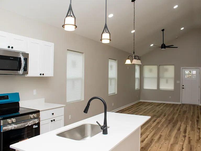 2109 Singleton St — Photo 4