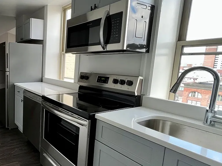 306 W Franklin — Photo 27