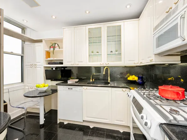 71 Park Avenue image 5 of 11