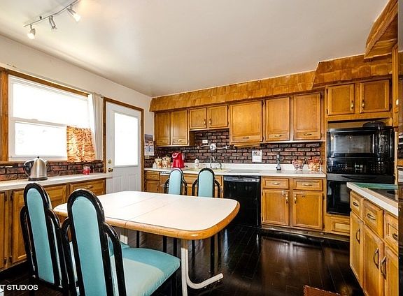 5th image of 9140 Crawford Ave