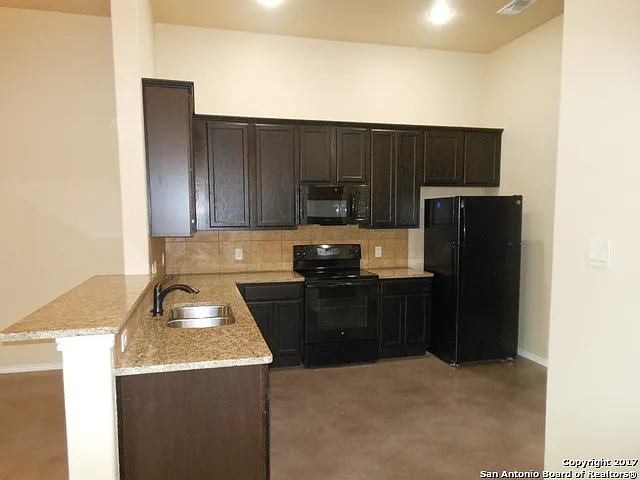 113 Joanne Cv — Photo 4