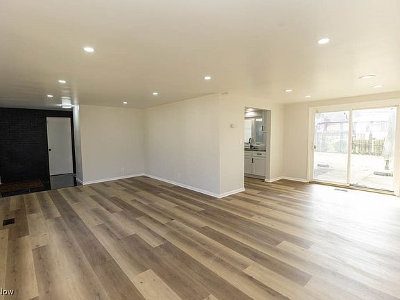4th image of 3690 Runnymede Blvd