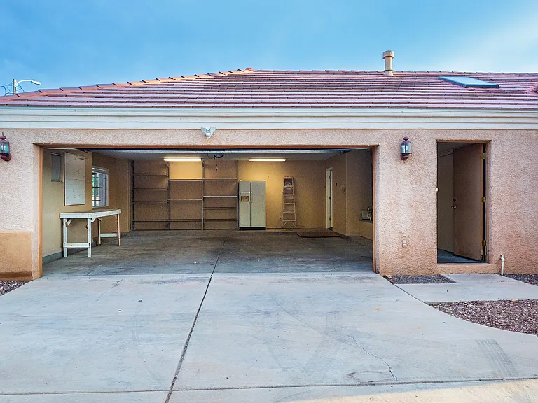 414 Bury Ct — Photo 45