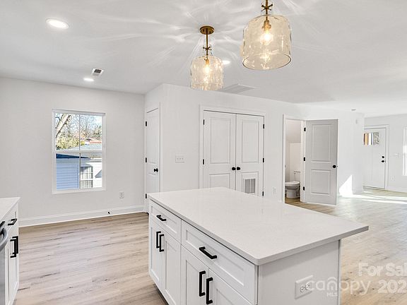 3rd image of 2 Crescent Ave