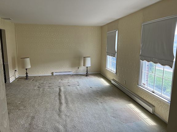 2nd image of 3015 Oakland Dr