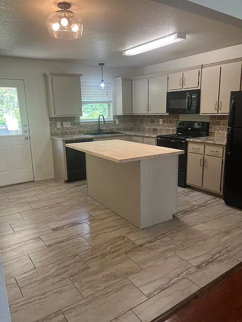 4706 Stonehaven Drive — Photo 2