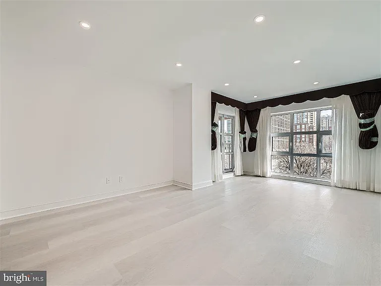 250 President St #211 — Photo 29