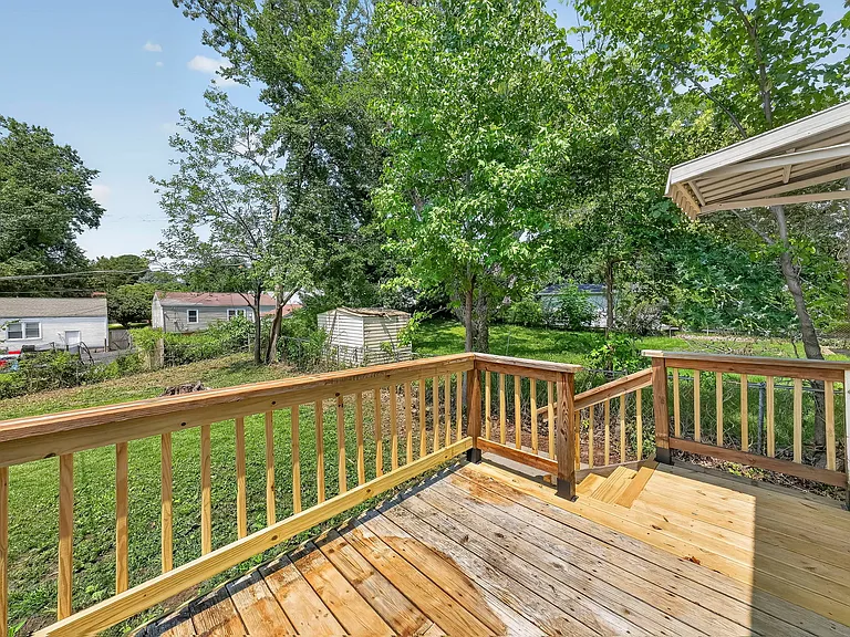 437 Warfield Ave — Photo 41