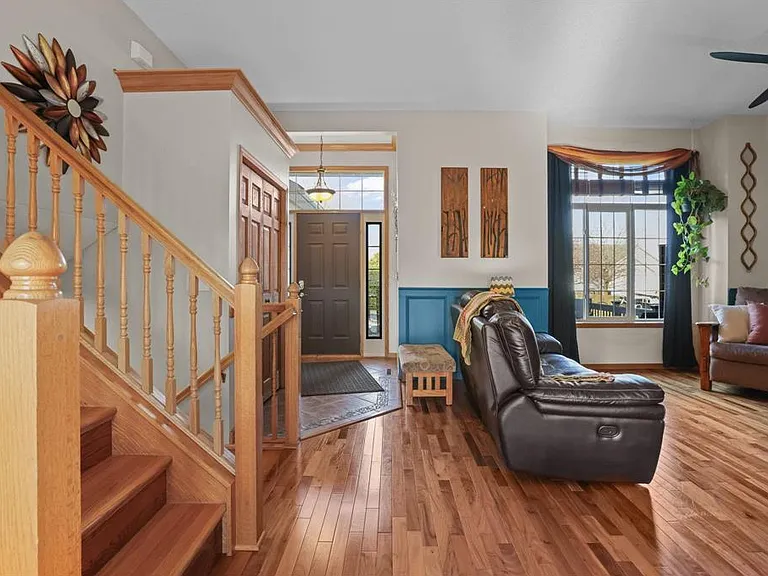 4560 Mason Ave NE — Photo 2