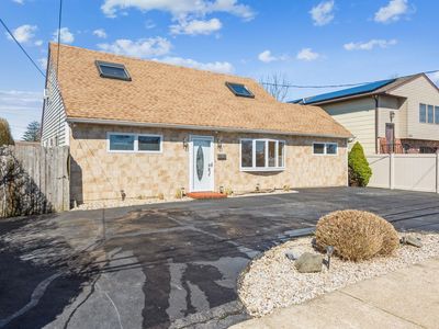 2300 Penatiquit Ave, Seaford, NY, 11783