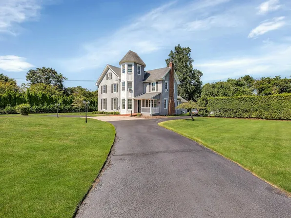 74 Union Ave, Center Moriches, NY 11934