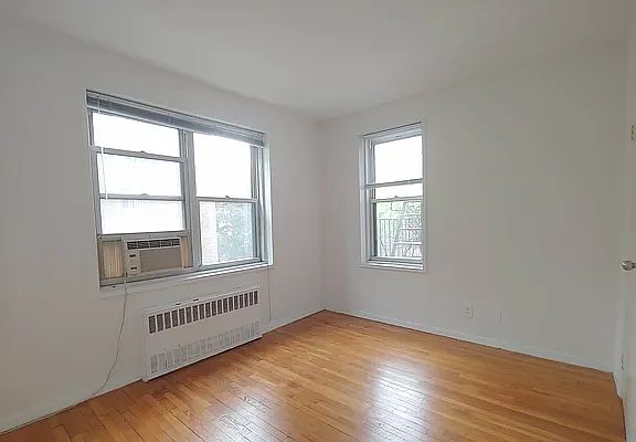 4th image of 350 E 30th St APT 4D
