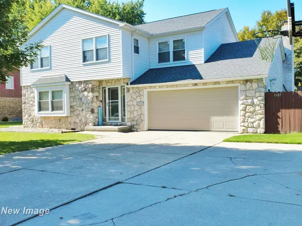 3323 Wintergreen Dr E, Saginaw, MI 48603