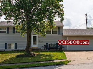 956 N Thornwood Ave, Davenport, IA 52804