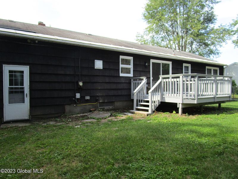 5th image of 6 Edwin Drive