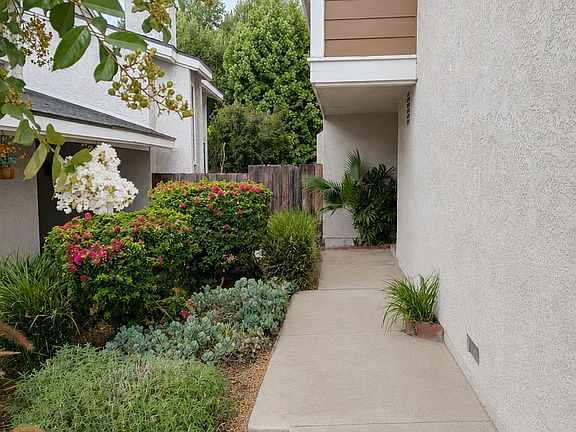 3rd image of 3727 Mesa Oak Ln