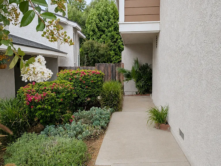 3727 Mesa Oak Ln — Photo 3