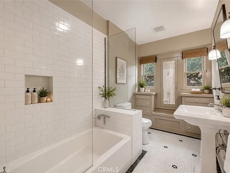 351 Newport Ave — Photo 27