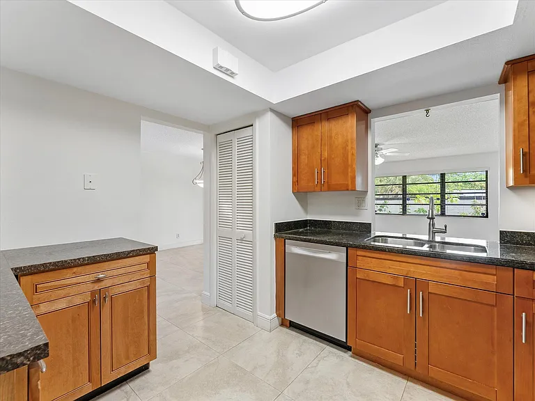 1821 NE 40th Ct #305 — Photo 11