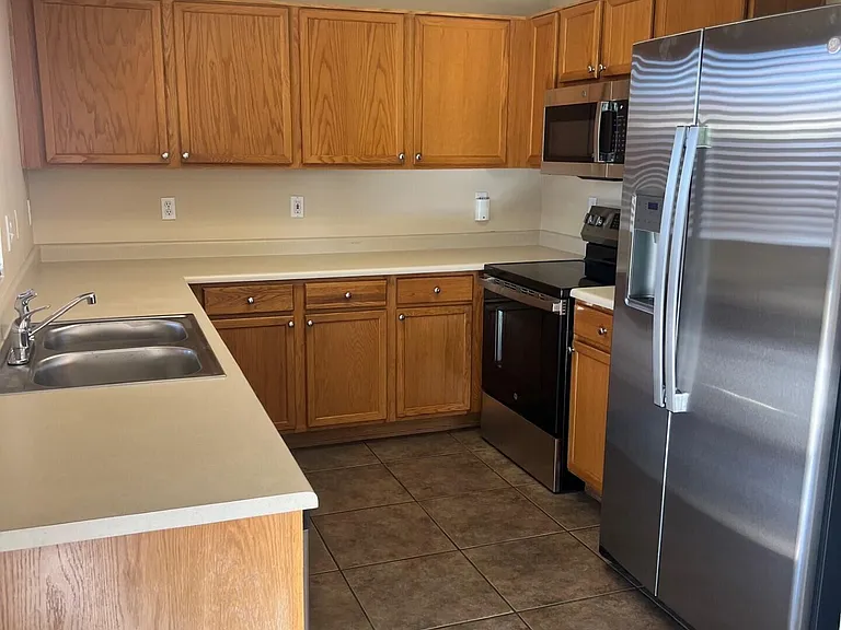 1006 S Slater Cir — Photo 5