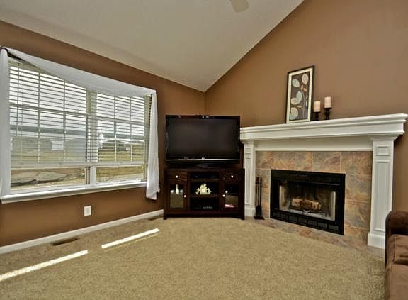 4th image of 304 NE 193rd St