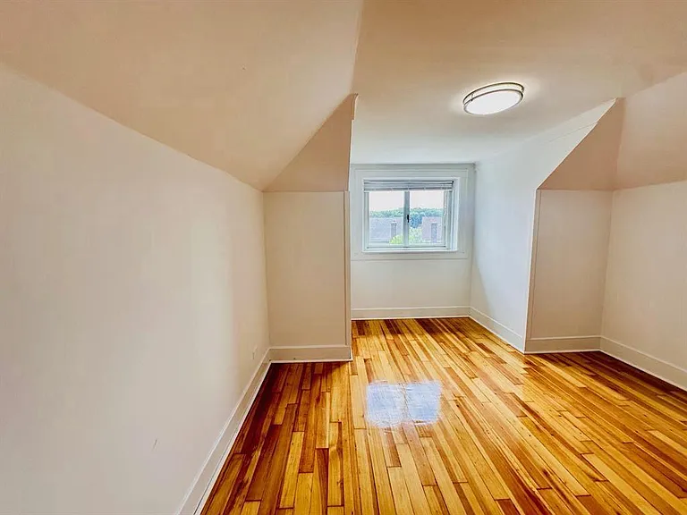 25 Hillview Ave #2 — Photo 4