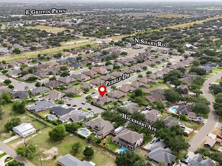 2425 Pebble St — Photo 34