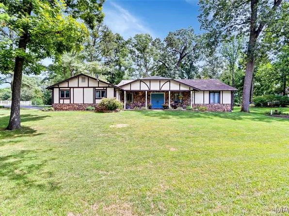 100 Lakewood Dr, Columbia, IL 62236