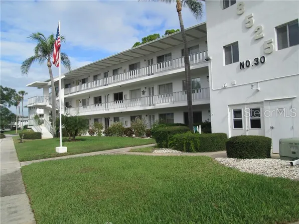8525 111th St APT 208, Seminole, FL 33772