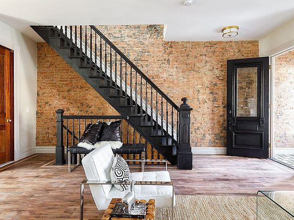 5th image of 838 Hancock St #Townhouse
