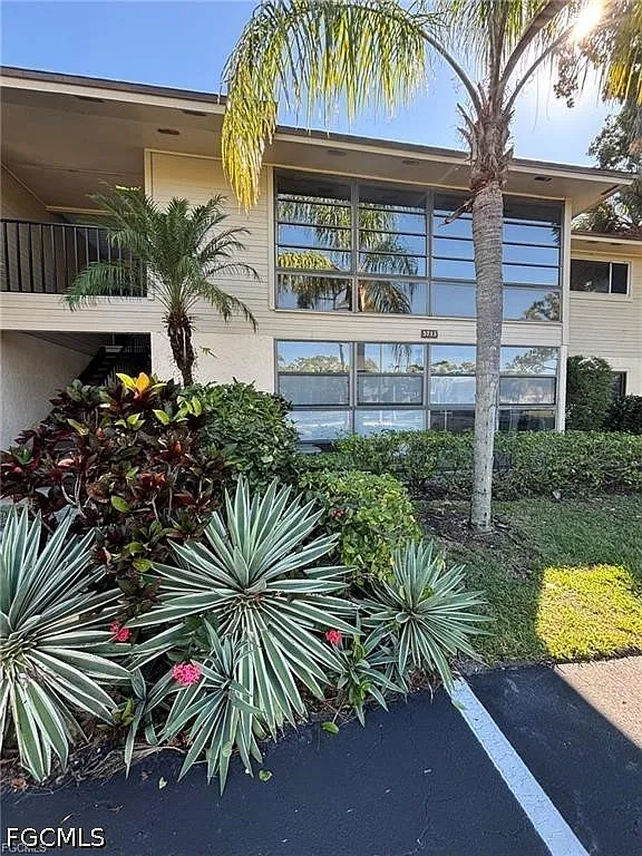 2 bed, 2.0 bath, 830 sqft, $1,400 — Photo 2