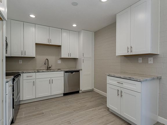 3rd image of 539 S Mulberry